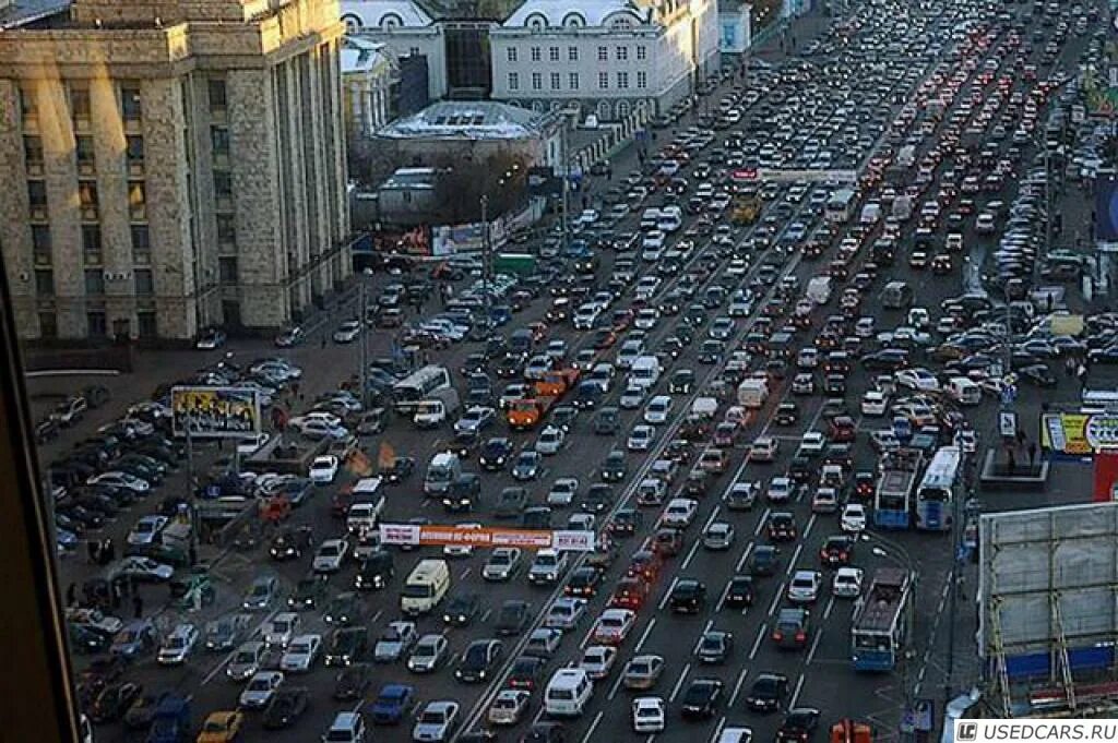 Сколько на улице. Кутузовский проспект пробки. Кутузовский проспект в час пик. Пробки в Москве. Московские пробки.