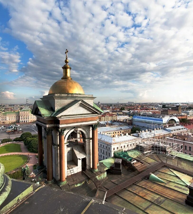 Колоннада Исаакиевского собора в Санкт-Петербурге. Питер колоннада Исаакиевского собора. Вид с колоннады Исаакиевского собора.