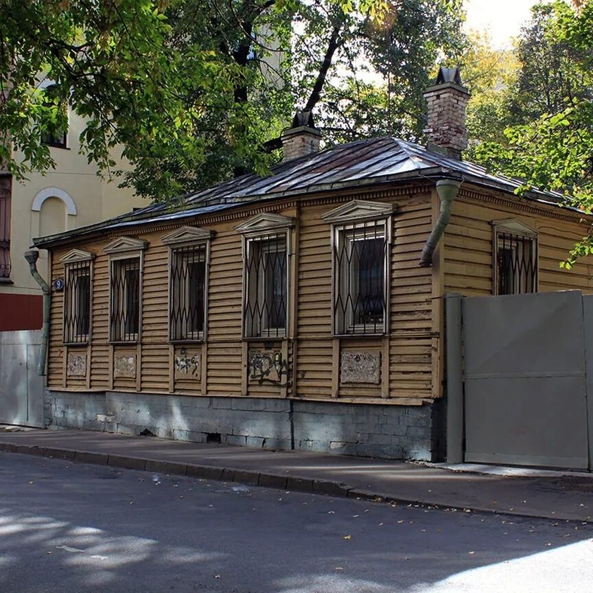 Где жилой дом. Дом Булгакова Мансуровский переулок. Дом мастера в Мансуровском переулке. Мансуровский переулок 9 мастер Булгаков. Мансуровский переулок 9 дом мастера.