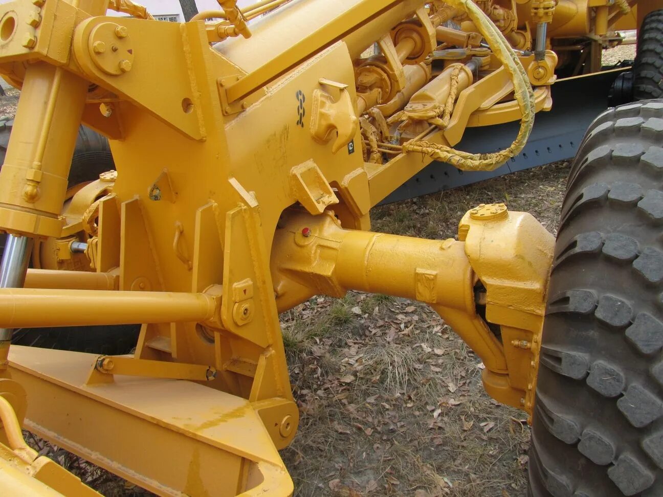 Дз 98. Грейдер вольво 946 схема переднего моста. Передний мост автогрейдера. 62. 61.