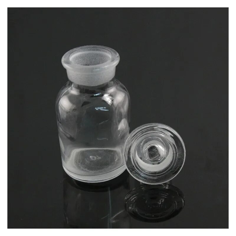 Бюксы лабораторные стеклянные с притертыми крышками. Крышку стеклянную притертую. Склянка для реактивов на 30 мл. Стеклянная емкость с притертой крышкой. Цилиндр измерительный стеклянный с притертой крышкой 2-50-2.