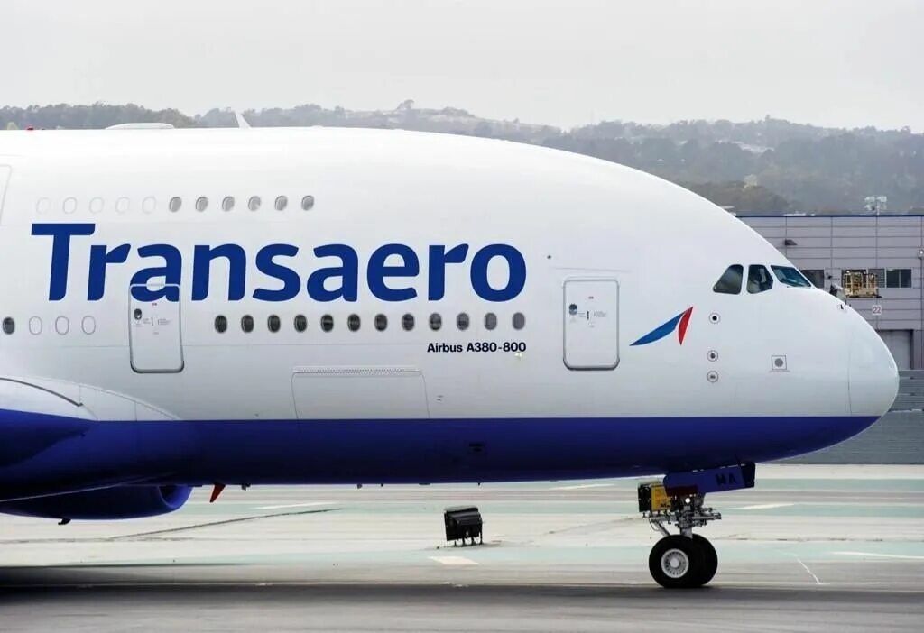 Самый большой пассажирский самолет в мире airbus a380. Airbus a380 аэрофлот. Аэробус а380 аэрофлот. Аэробус а380 в домодедово. Российская 380.