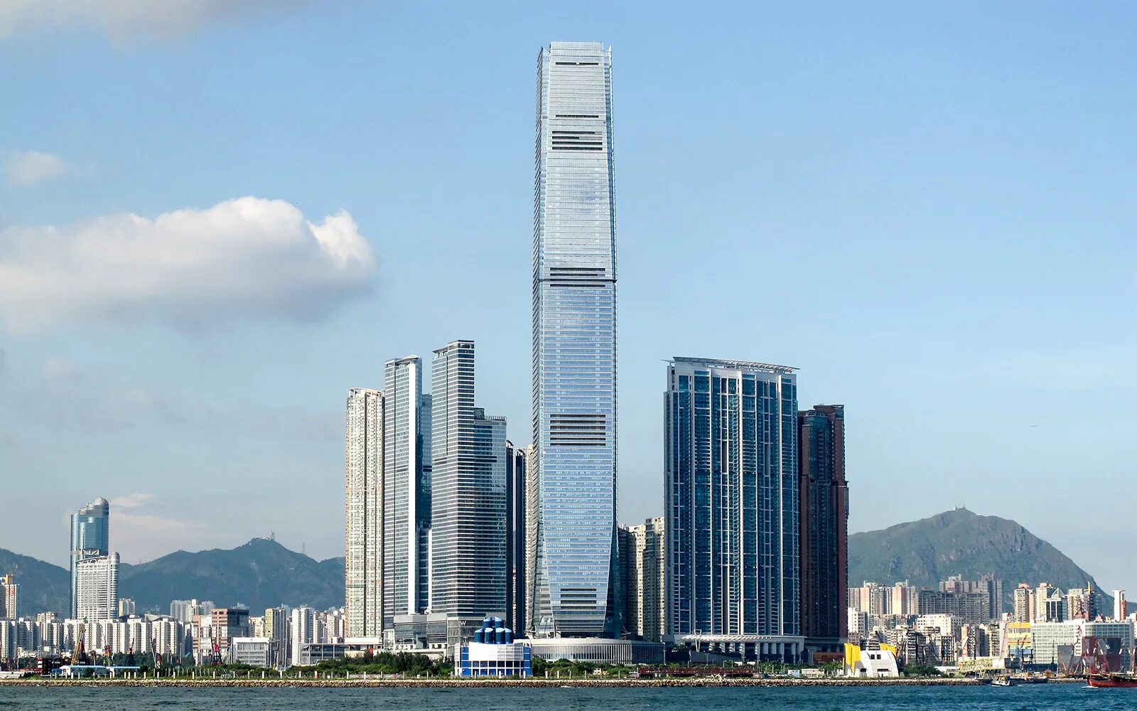 Небоскребы гонконга. Международный коммерческий центр Гонконг. Гонконг небоскреб Международный коммерческий центр. Международный финансовый центр небоскрёб в Гонконге. Международный коммерческий центр (484 м). Гонконг,.