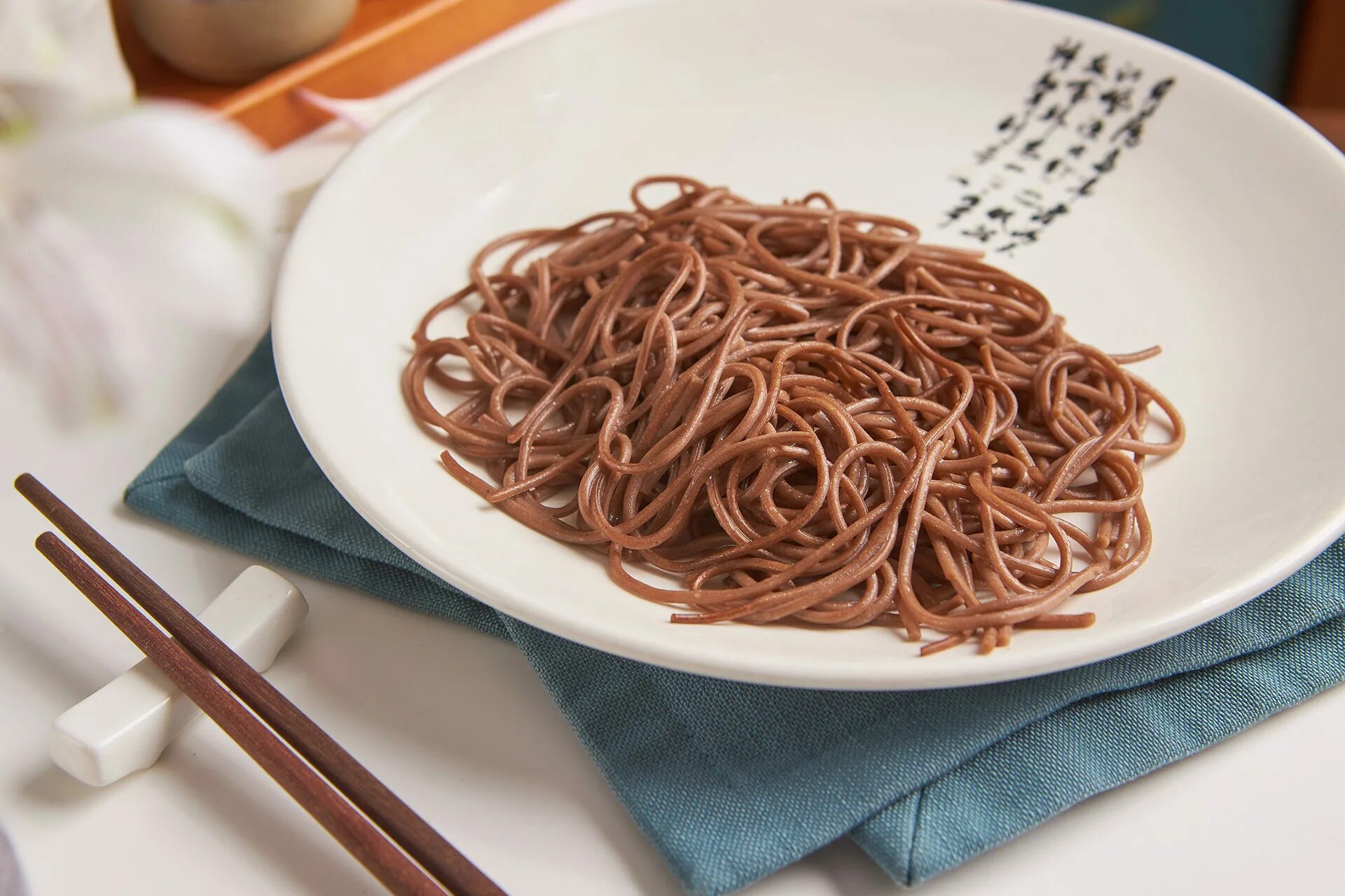 Вареная гречневая лапша. Soba гречневая лапша. Китайская гречневая лапша. Гречневые макароны удон. Японская гречневая лапша соба.