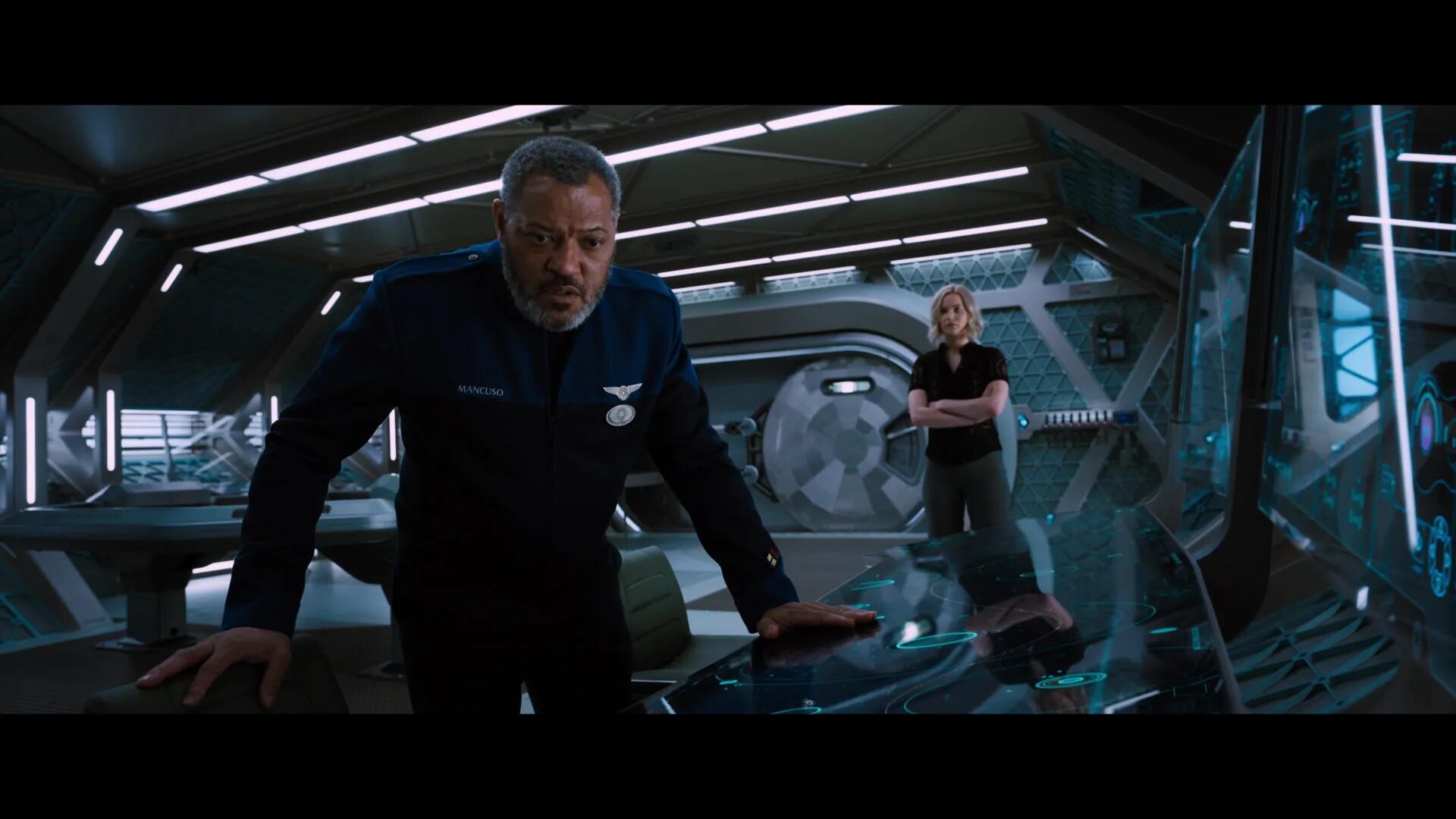 Пассажиры длительность. Пассажиры / мортен тильдум / 2016. Пассажиры фильм финальная сцена. Пассажиры 2016 космос крис пратт. Пассажиры фильм 2016 дженнифер лоуренс и крис прэтт.