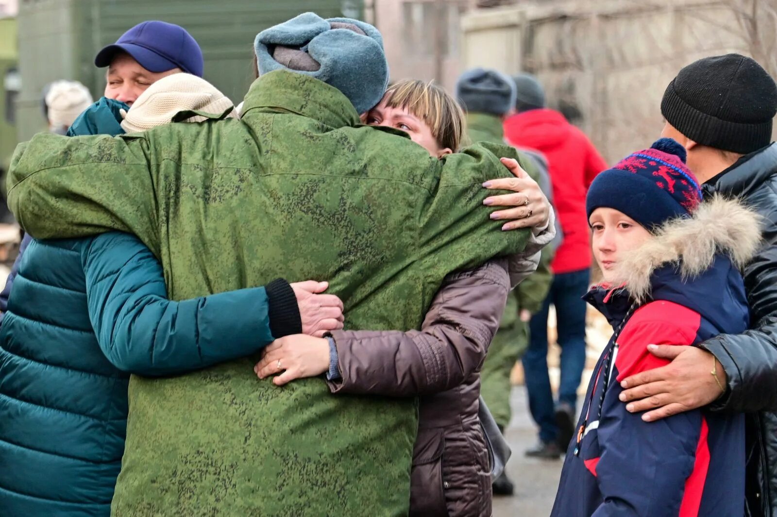 Никакой мобилизации не планируется. Мобилизованные военные с детьми. Повышение призывного возраста. Мобилизованные в России. Мобилизация в России.