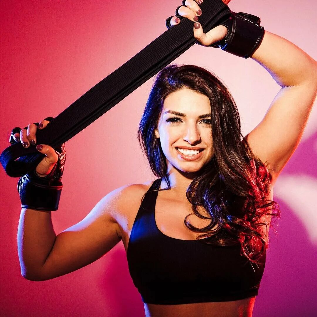 маккензи дерн грудь джиу джитсу. маккензи дерн.