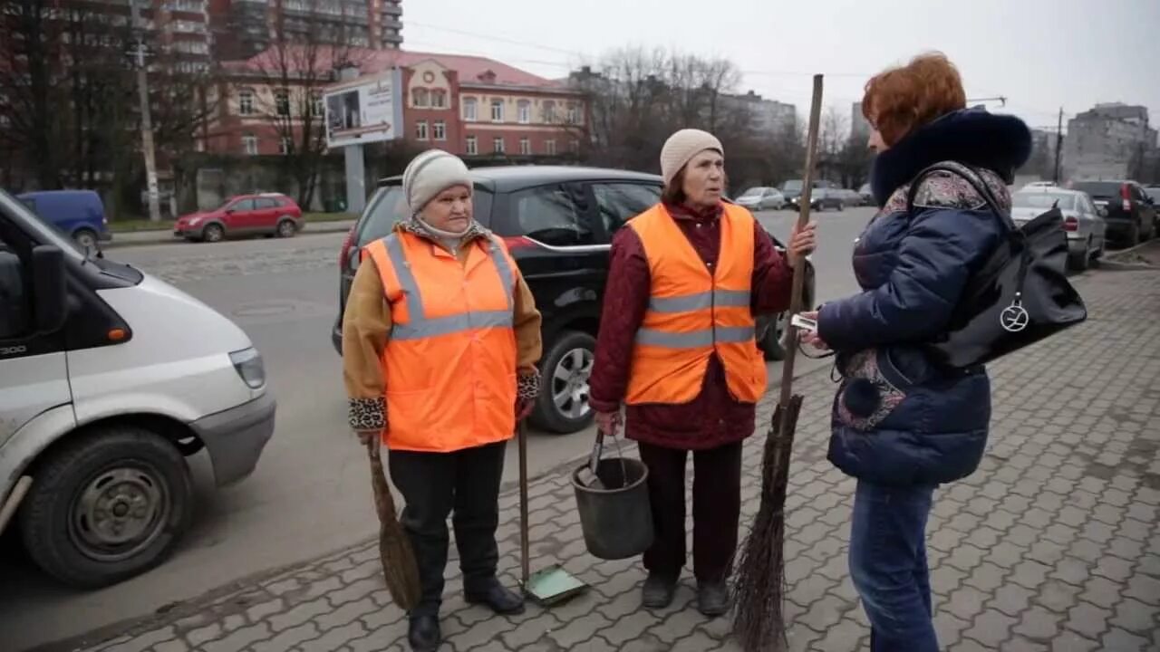 Дворник ЖКХ. Дворник в Москве. Дворники пожарная. Дворник Клину.