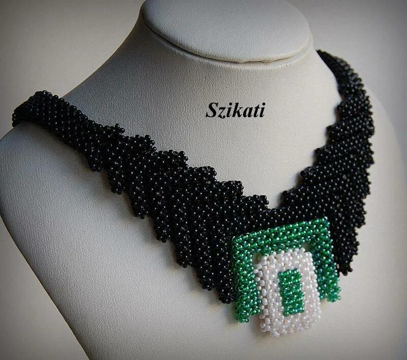 Колье из квадратного жгута. Серьги бисер квадратный жгут. Колье жгут. Бисероплетение квадратный жгут. Бисероплетение квадратный жгут.