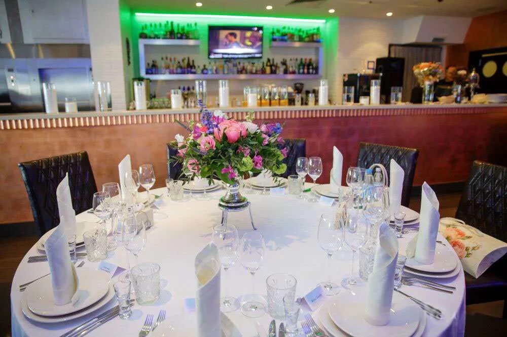 Ресторан лермонтов красные ворота. Банкетный зал лермонтов. Кафе лермонтовский. Кафе лермонтов терновка пенза. Банкетный зал лермонтов москва.