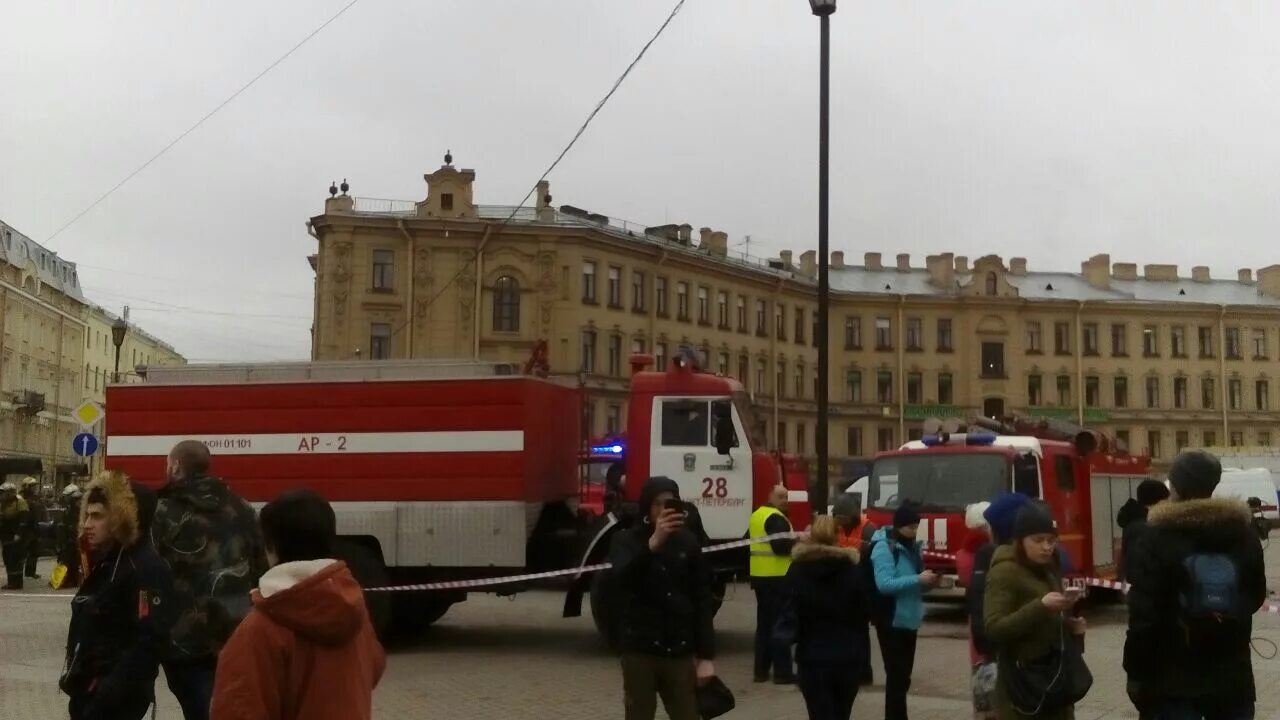 Взрыв в метро Технологический институт гифка. Видео не вылезает 8 вагон на технологическом институте.