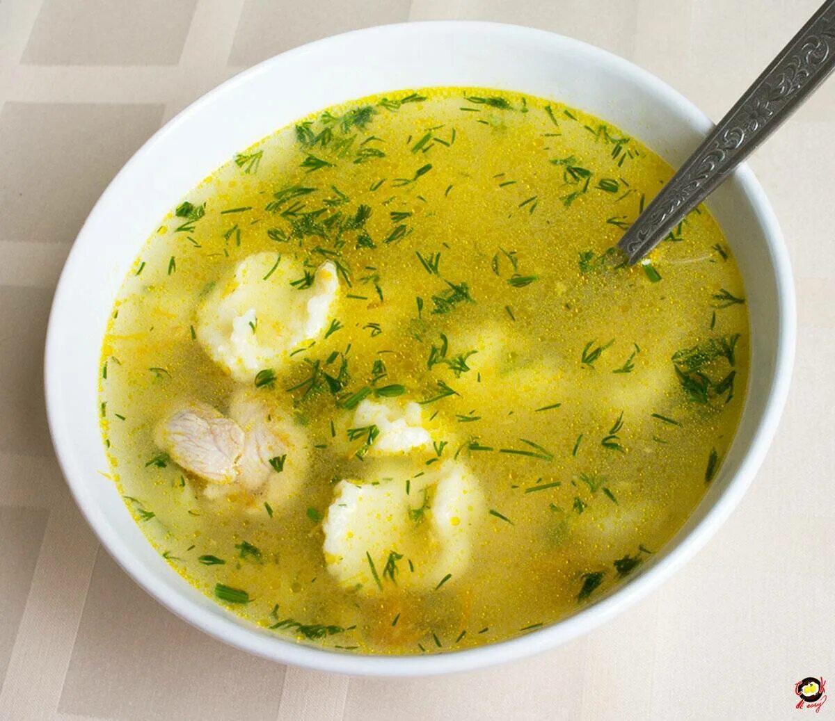 Суп картофельный (с клецками и шпиком). Куриное консоме с клецками. Клецки суп с клецками. Куриный суп с клецками. Детский суп с клецками
