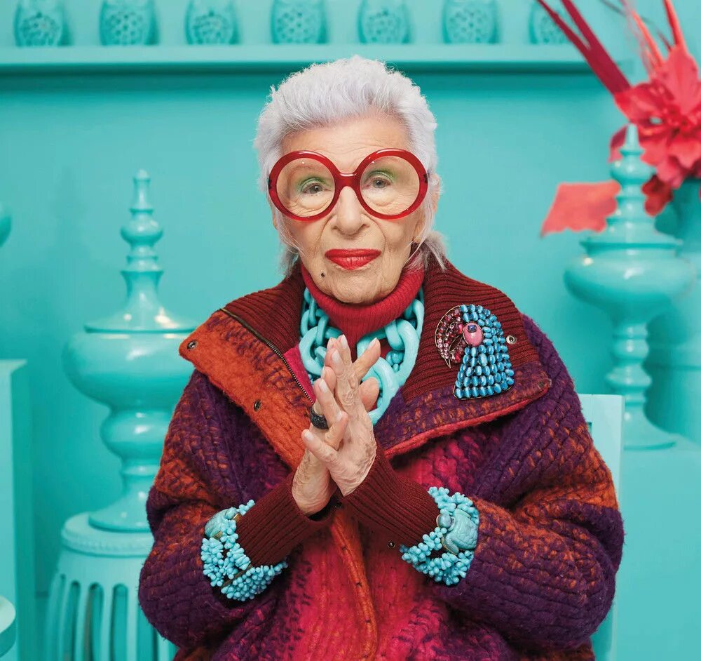 Iris apfel. Айрис Апфель. Айрис Апфель стиль. Икона стиля Айрис Апфель. Модная старушка Айрис Апфель.