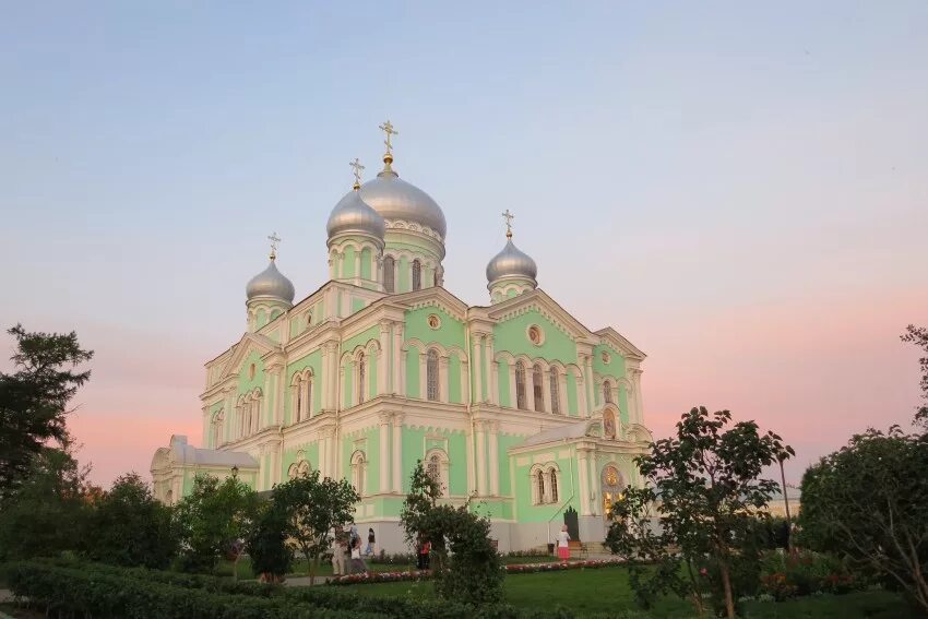 Свято-Троицкий Серафимо-Дивеевский женский монастырь. Дивеево Свято Троицкий Серафимо Дивеевский монастырь. Дивеевский женский монастырь сайт