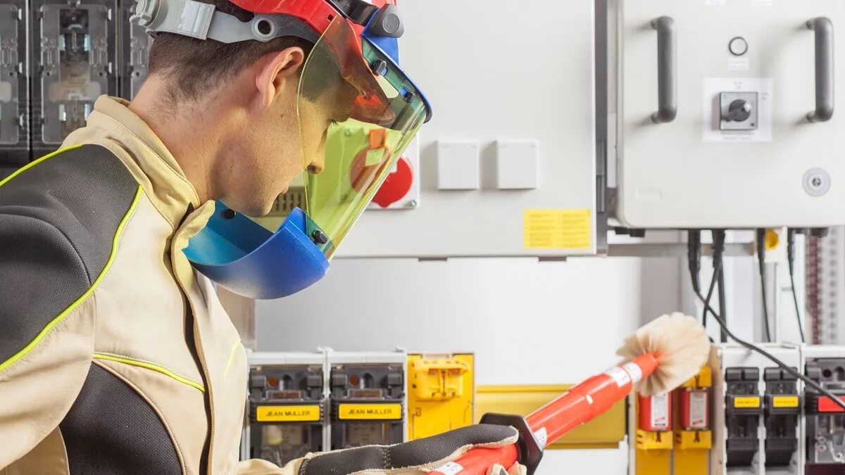 Рабочий собственно. Рабочий цех. Строитель. Рабочее место на предприятии. Рабочий собственно.