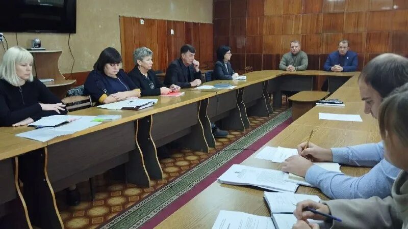 приглашение на конференцию. собрание представителей города кузнецка. директора школ г калязина и района. приглашение коллег на совещание. на совещание были приглашены директора.