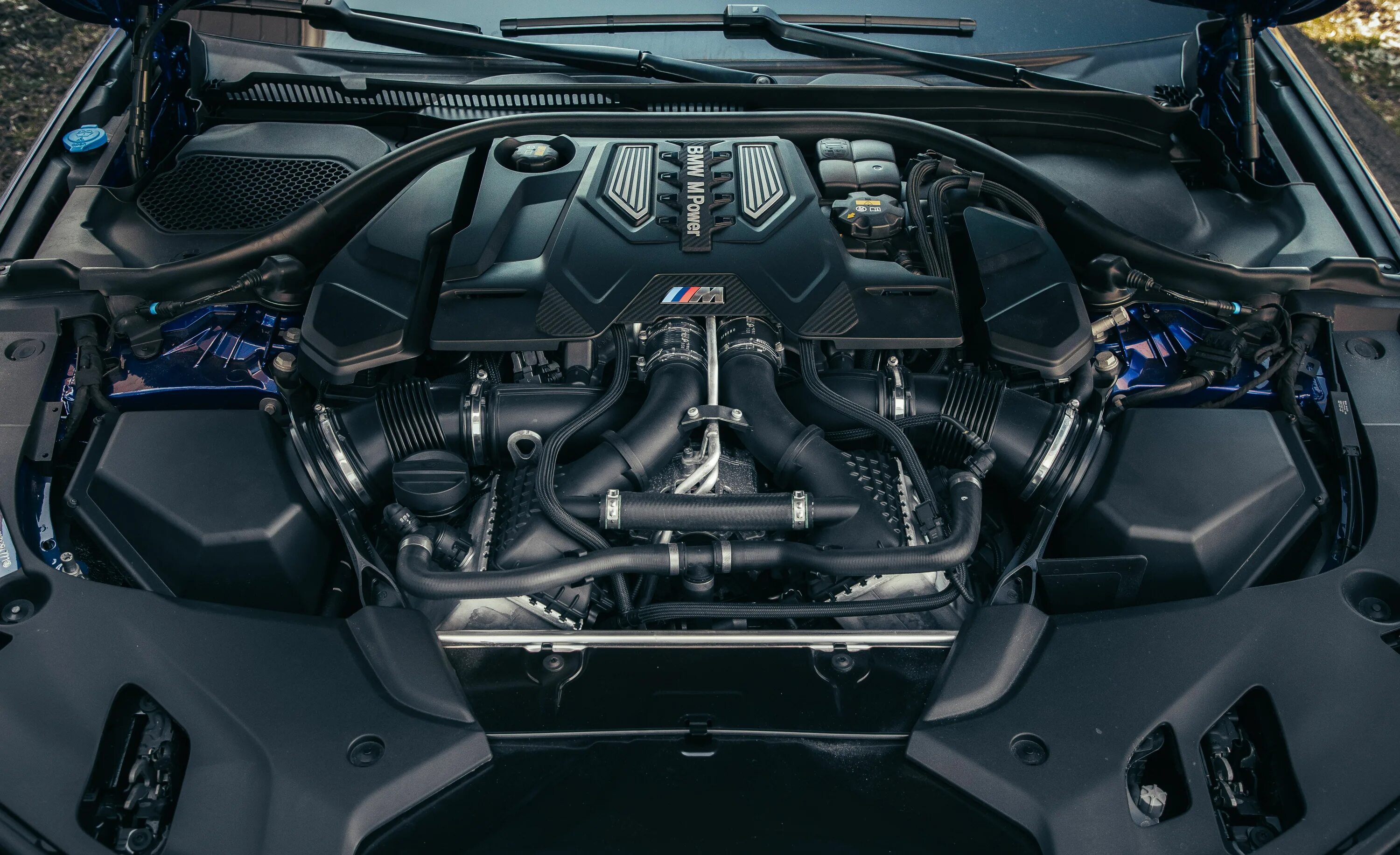 М5 сколько лошадиных. BMW m5 f90 мотор. BMW m5 f90 engine. БМВ м5 ф10 мотор. BMW m5 под капотом.