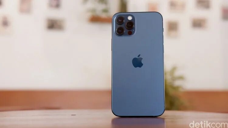 Iphone 15 pro ситилинк. Iphone 12 Pro Max Blue. Айфон 13 Промакс голубой. Айфон 12 Промакс синий. Айфон 12 Промакс белый.