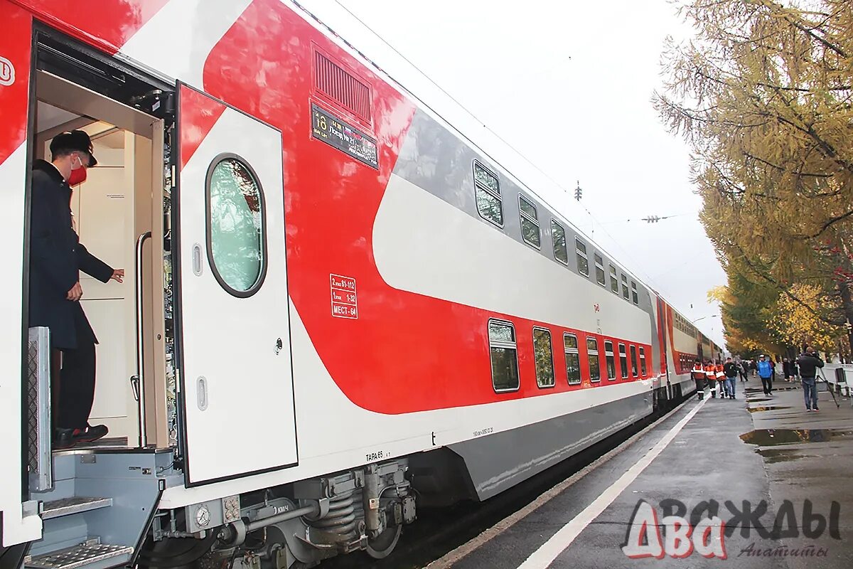 Спб апатиты поезд. Поезд 22 Санкт-Петербург Мурманск двухэтажный. Двухэтажный поезд Мурманск Санкт-Петербург. 022ч двухэтажный состав Санкт-Петербург → Мурманск. Двухэтажный вагон поезда Мурманск Санкт Петербург.