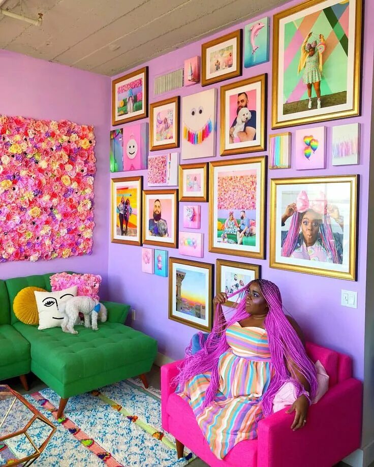 Сделай комнату ярко. Яркий интерьер гостиной. Спальня в ярких тонах. Спальня в стиле поп арт. Онтоарт стиль в интерьере.