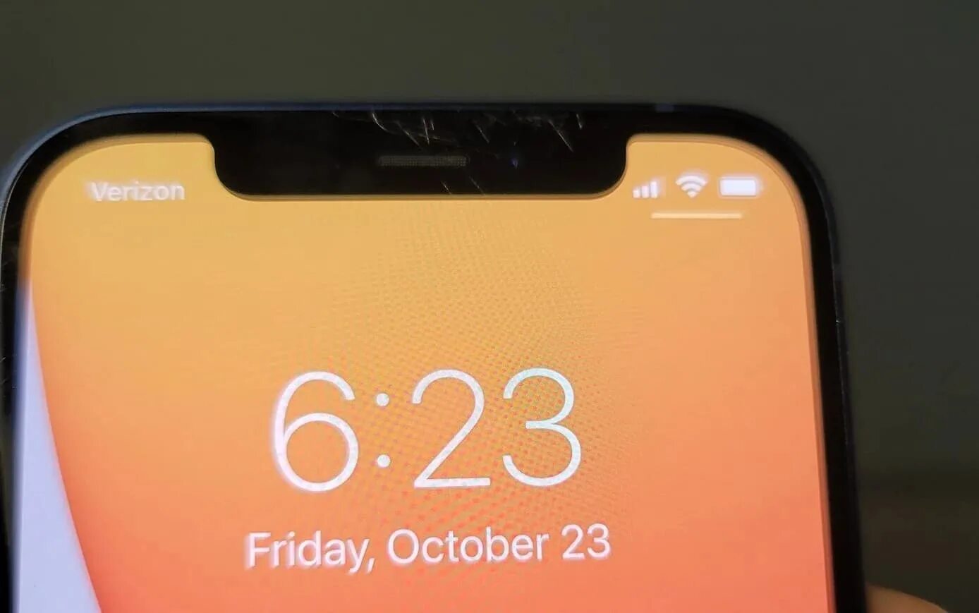 Подойдет ли стекло от 12 на 11. Царапины на айфоне 12. керамик шилдс айфон. iphone 12 царапается. iphone 12 царапается стекло.