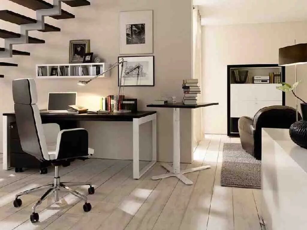 Рабочее место с ноутбуком. Домашний офис. Home office services. Home office services. Интерьер домашнего кабинета.