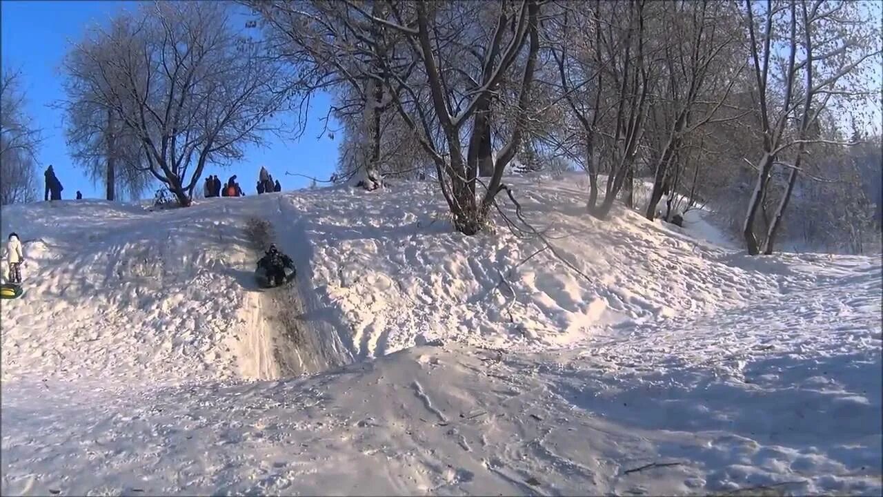 Кострома парк берендеевка катание на ватрушках. Горка для ватрушек в парке победы. Горки в костроме на ватрушках. Горки кострома. Ледянка ватрушка.