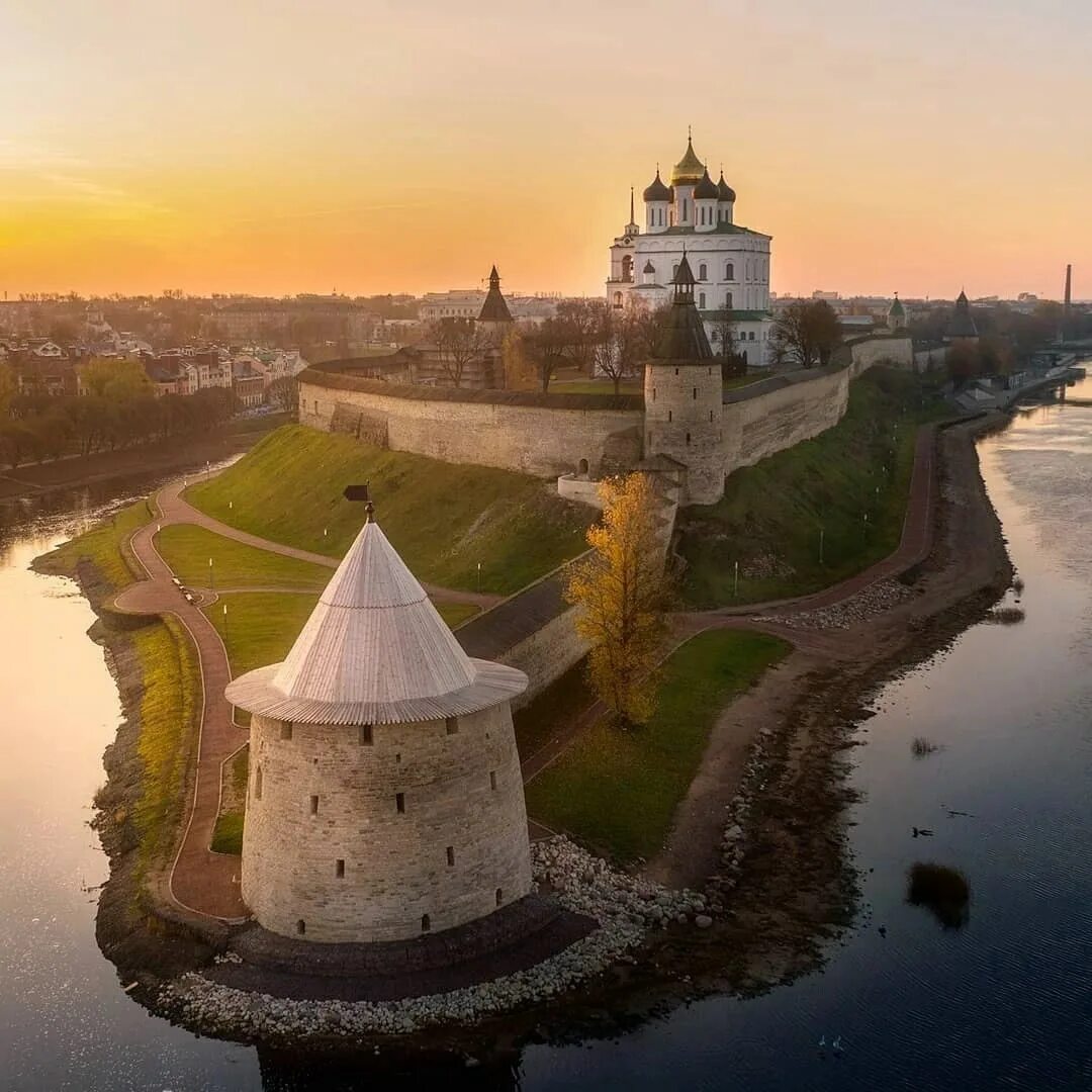 Псковский кром Псков. Псков Кремль. Кремль кром Псков. Ssduik pskov