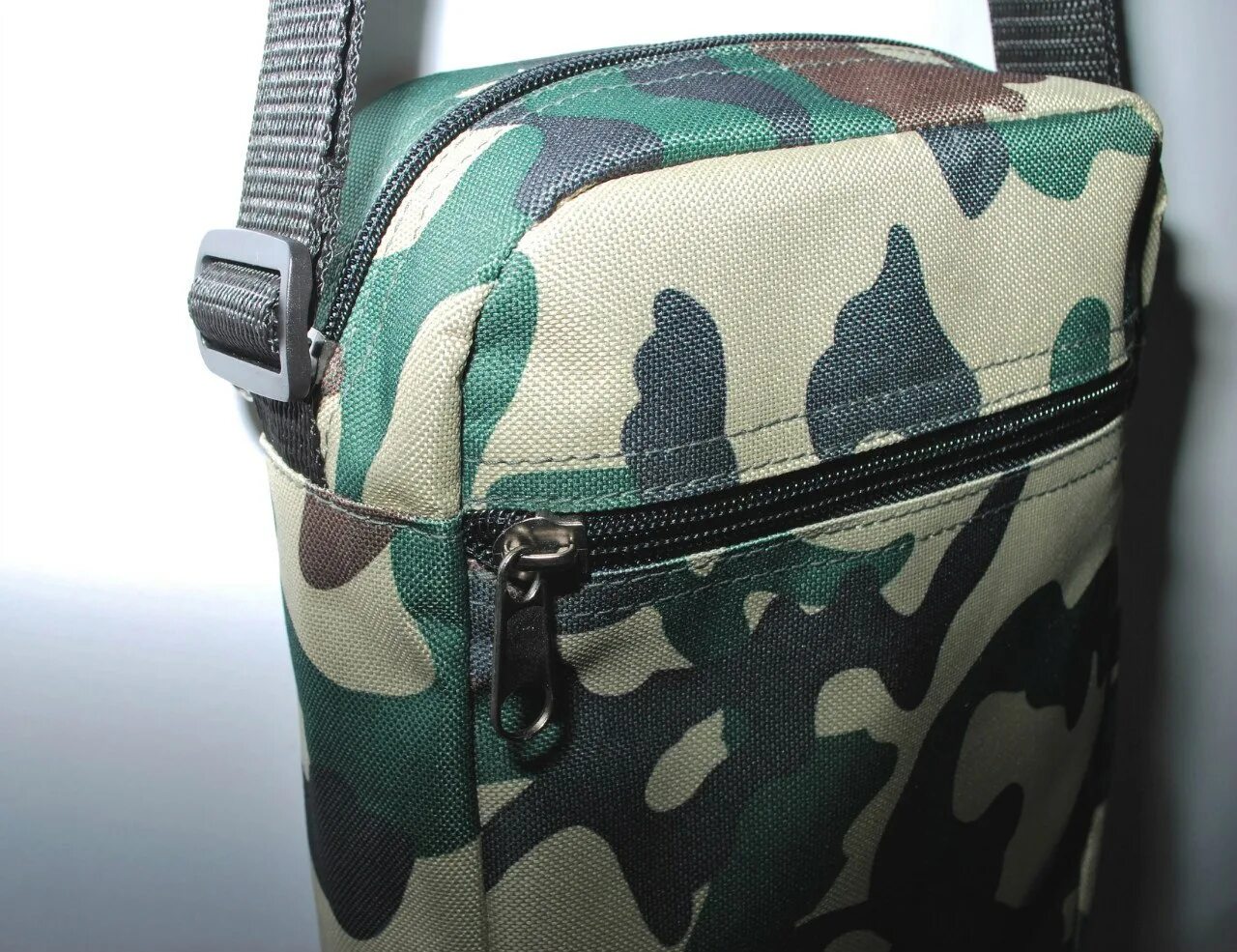 Сумка спортивная woodland. Чемодан камуфляжный. Сумка цвета камуфляж. Сумка найк спортивная камуфляжная. Сумка камуфляж.