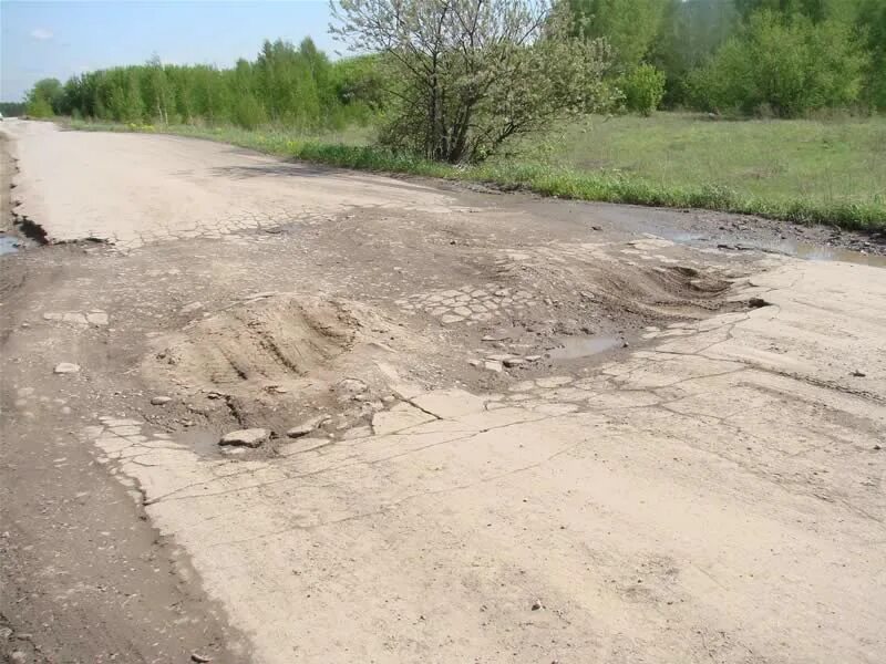 Подвеска плохие дороги. Плохая дорога. Ямы на грунтовой дороге. Грунтовая дорога с ямами. Грунтовка дорога.