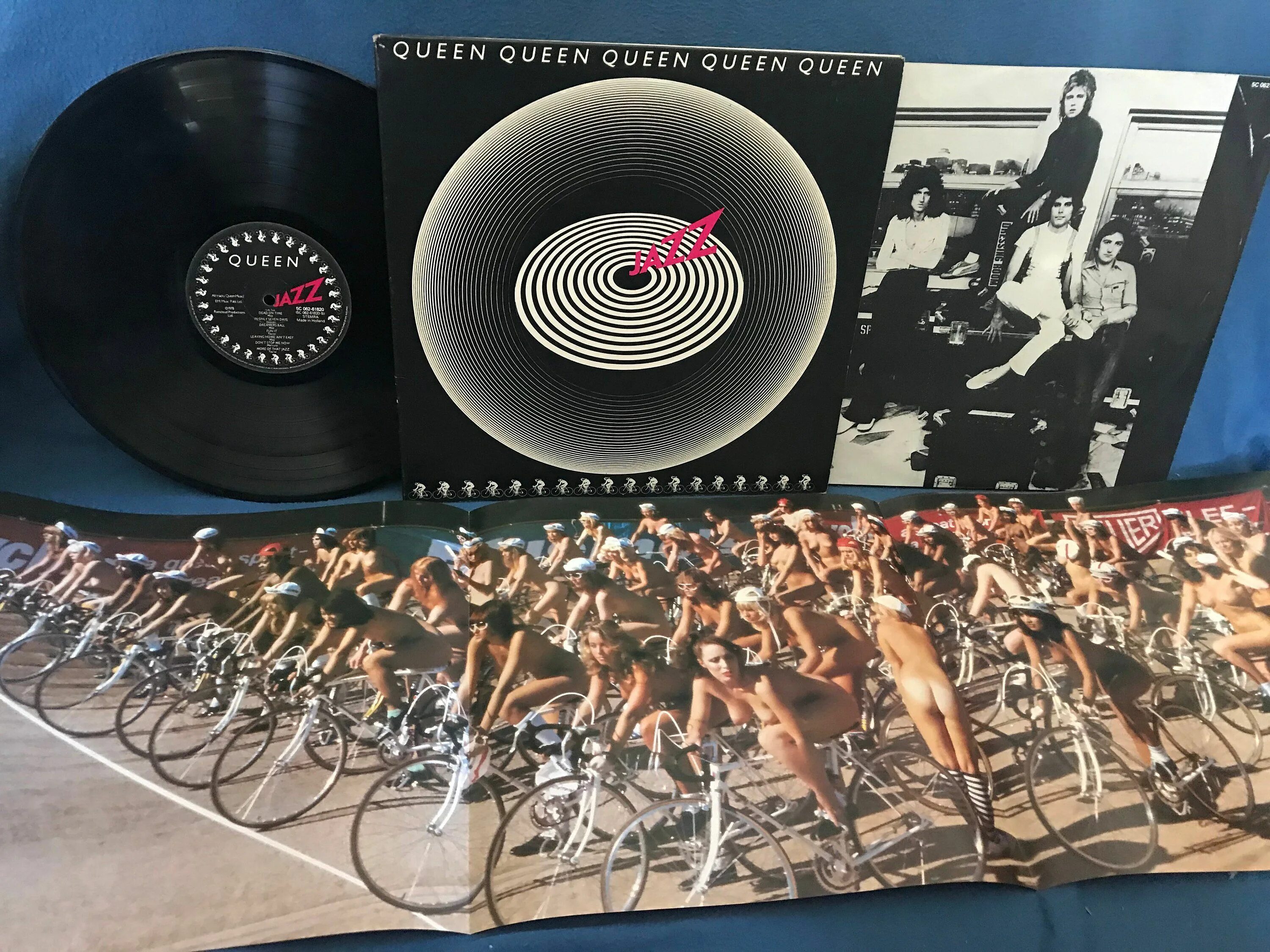 Альбомы групп 1978. Queen jazz 1978 обложка. квин байсикл. queen jazz 1978 постер. queen jazz 1978 bicycle race.