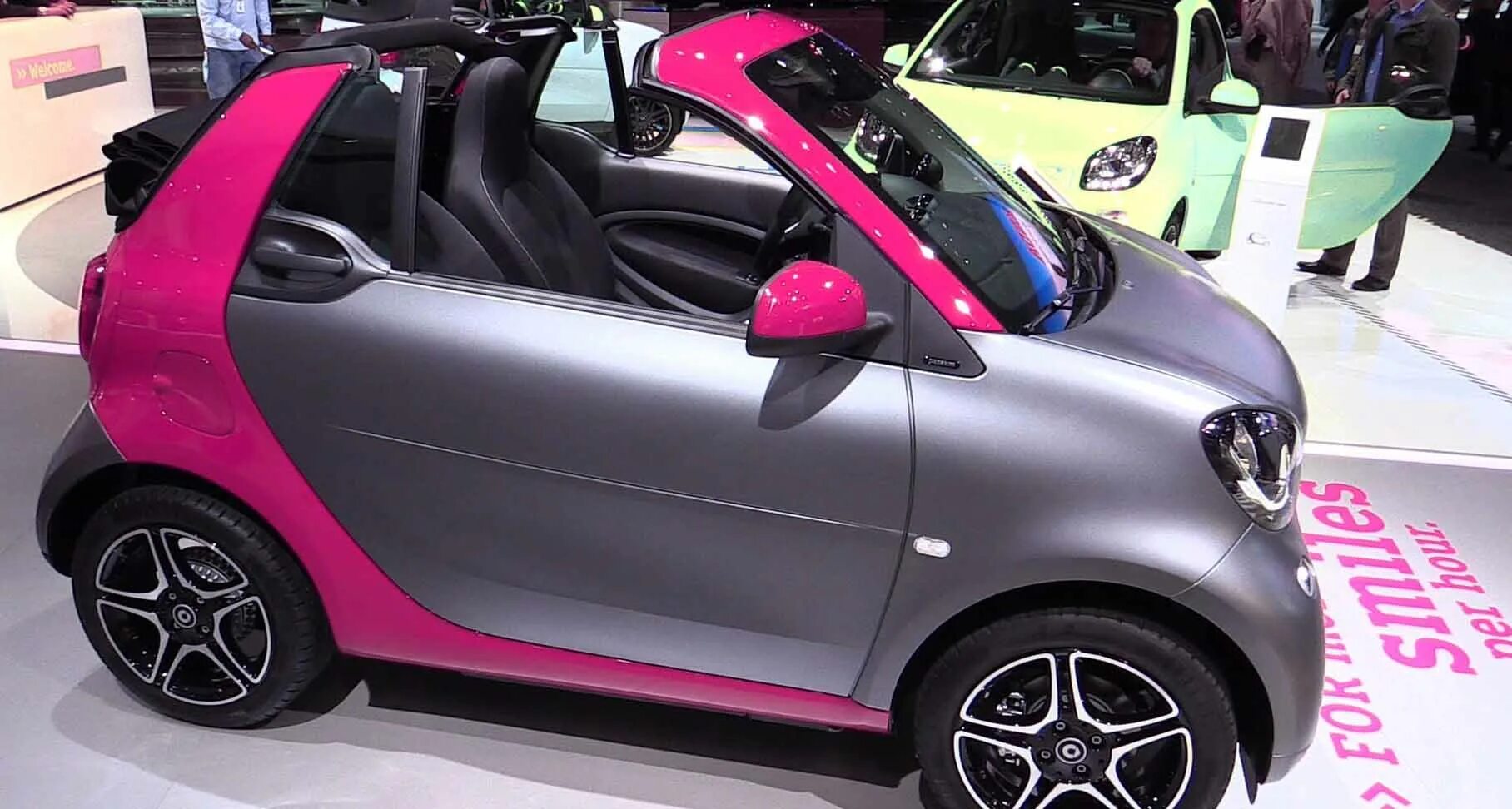 Small smart. Smart fortwo electric car cabriolet. Small smart. Mercedes smart fortwo. Smart fortwo 2022.