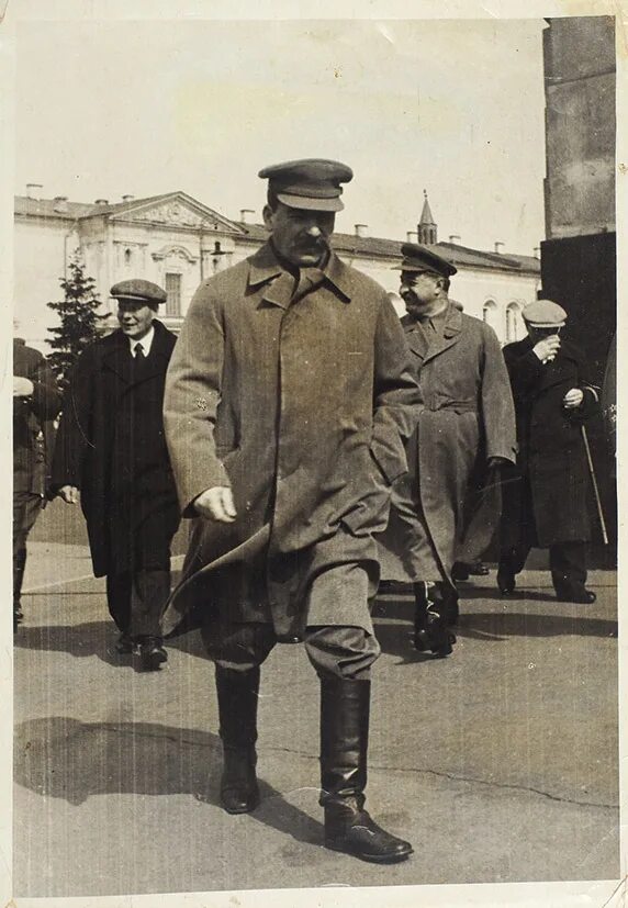Почему ленин ходил в ботинках. Сталин орджоникидзе берия. ян эрнестович рудзутак. сталин ленин калинин. калинин орджоникидзе.