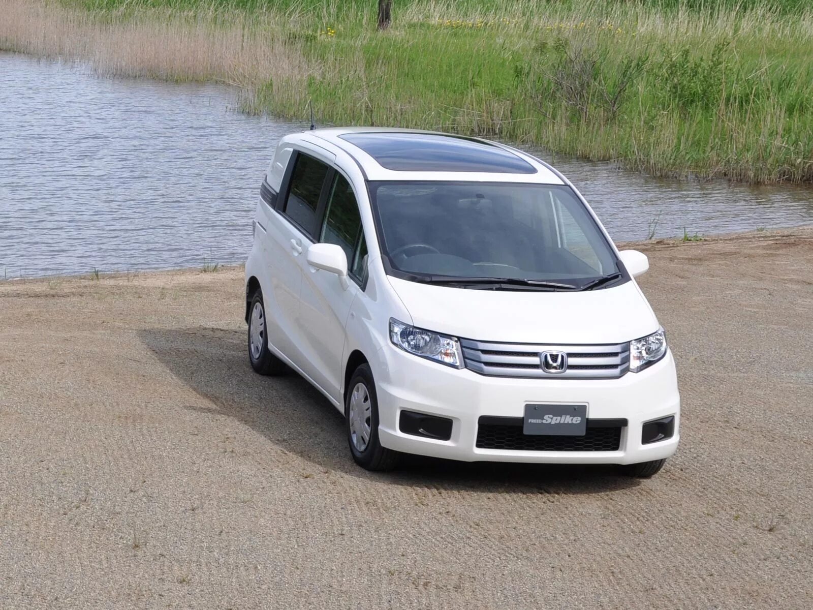 Фрид тюнинг. Хонда Фрид Спайк 2008. Honda freed Spike 2010. Хонда Фрид с люком. Honda freed Spike 2005.