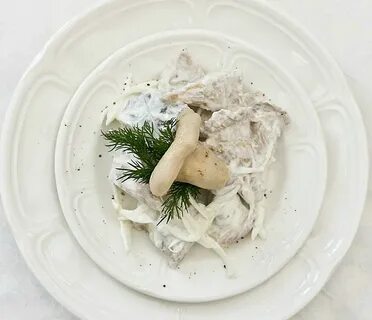 Грузди со сметаной