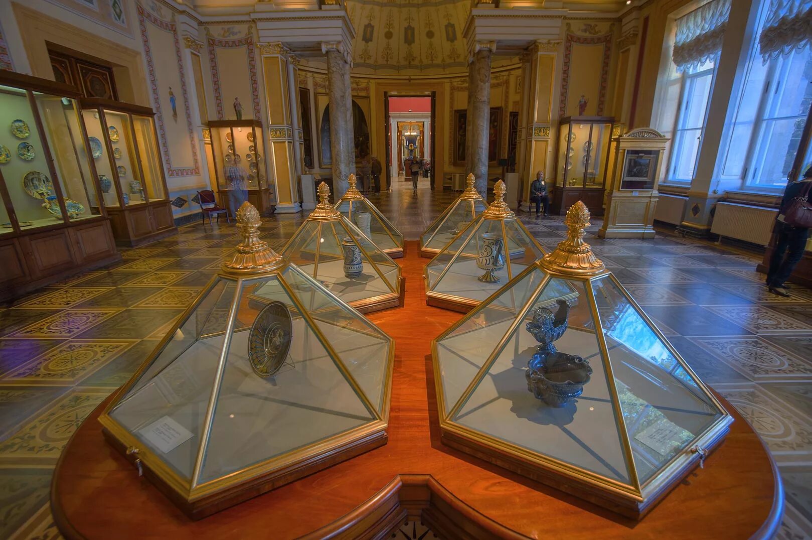 Государственный эрмитаж санкт-петербург внутри. Отдел византии экспонаты эрмитаж санкт-петербург. Ян фабр в зале эрмитажа. Фондохранилище эрмитажа санкт-петербург кареты. Экспонаты эрмитажа в санкт-петербурге.