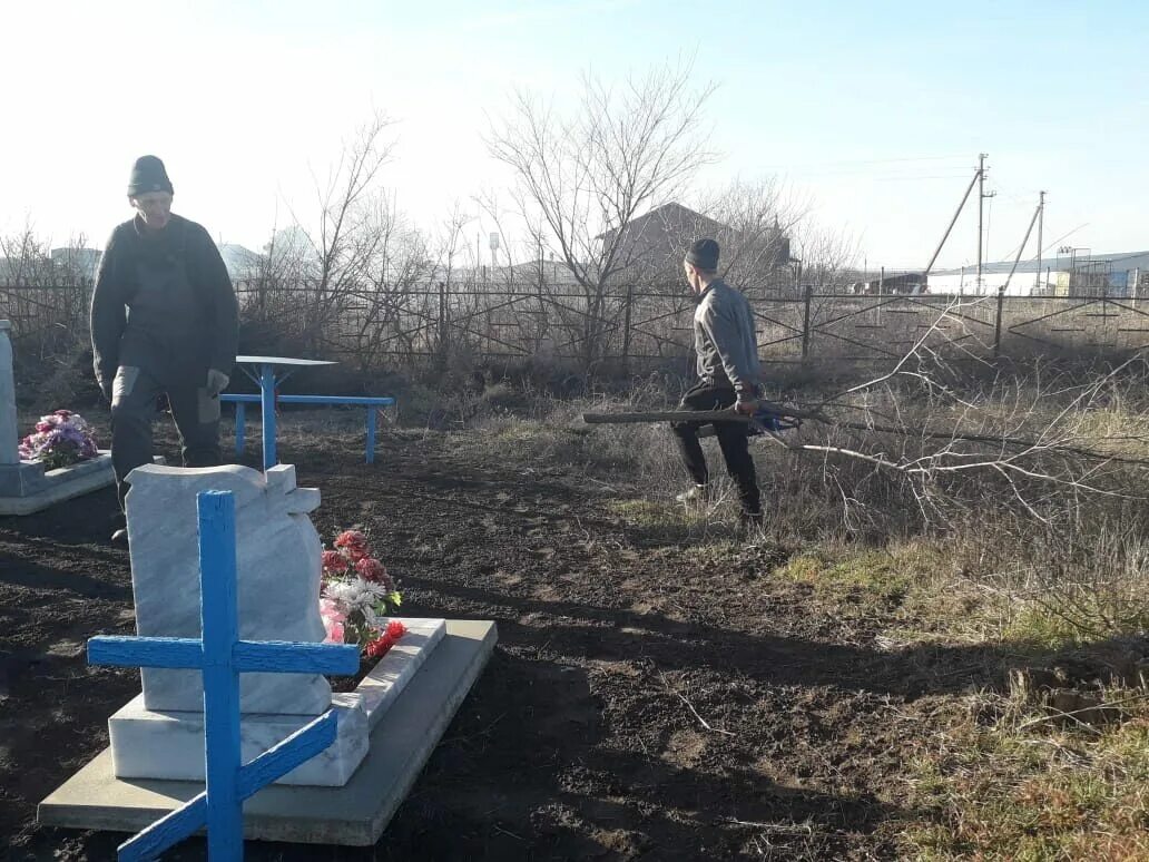 Кочубеевское село кладбище. Кладбище село Унароково. Расчистка территорий кладбищ. Кладбище села Краснокумского. Кулешовка ростовская область погода на неделю