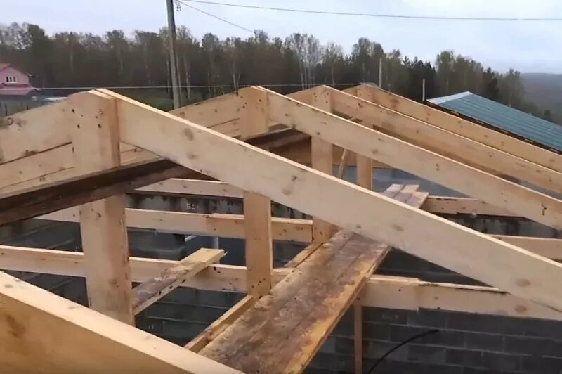 Как сделать двускатную крышу своими руками
