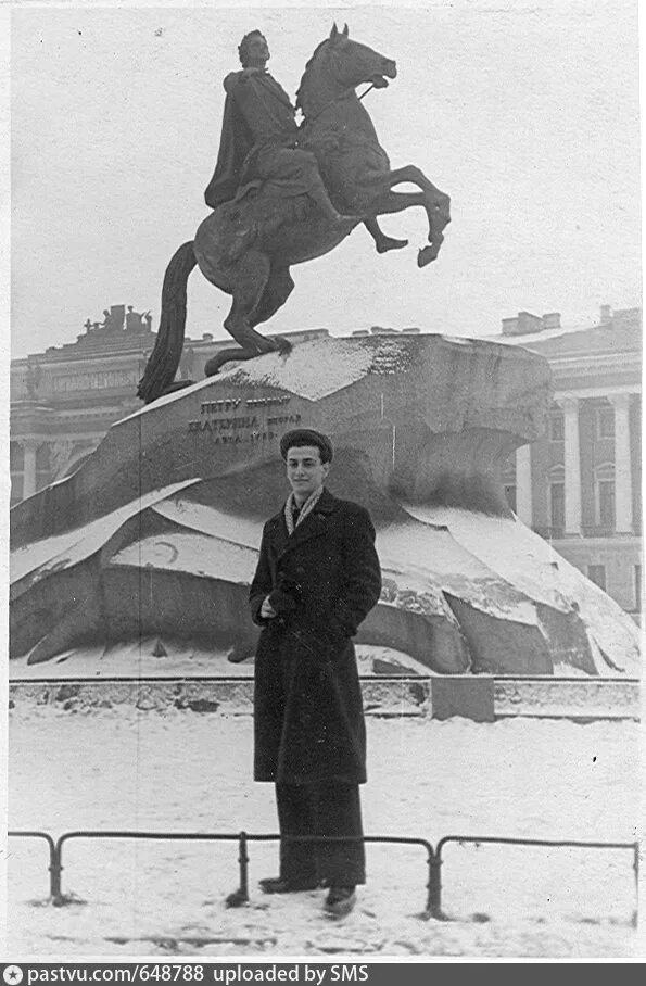 Здание слева от медного всадника. Бодров у медного всадника. брат медный всадник.