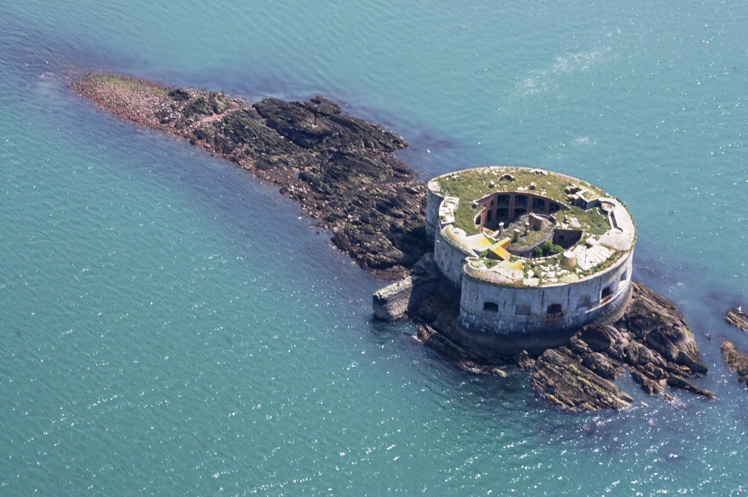 Остров-крепость Stack Rock Fort. Остров Хувентуд Форт. Остров Торн Форт. Остров Фортов в Кронштадте.