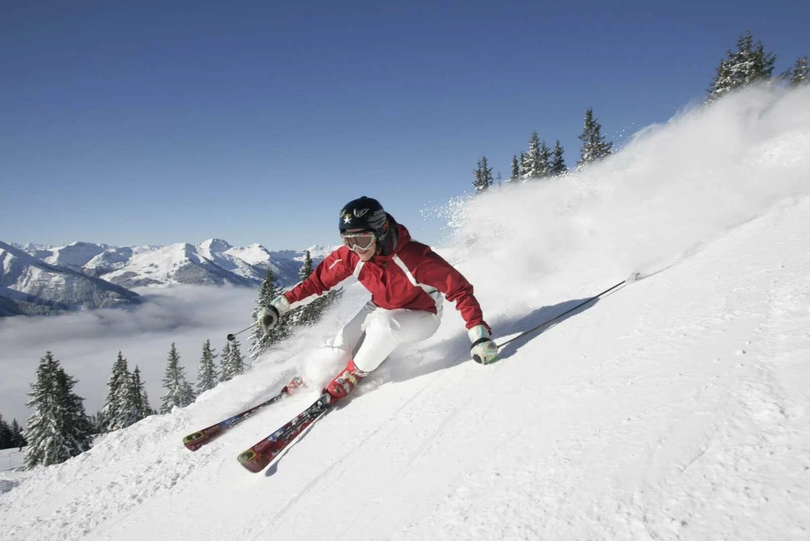 Катание на горнолыжном курорте. Канадская горнолыжница Элисон. Куршавель лыжницы. Красная Поляна горнолыжный курорт.