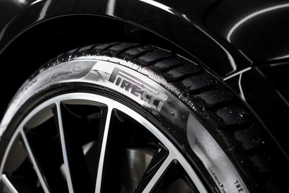 Шины shiny. Колеса пирелли. фирма пирелли шины. резина p7000. pirelli шина logo.