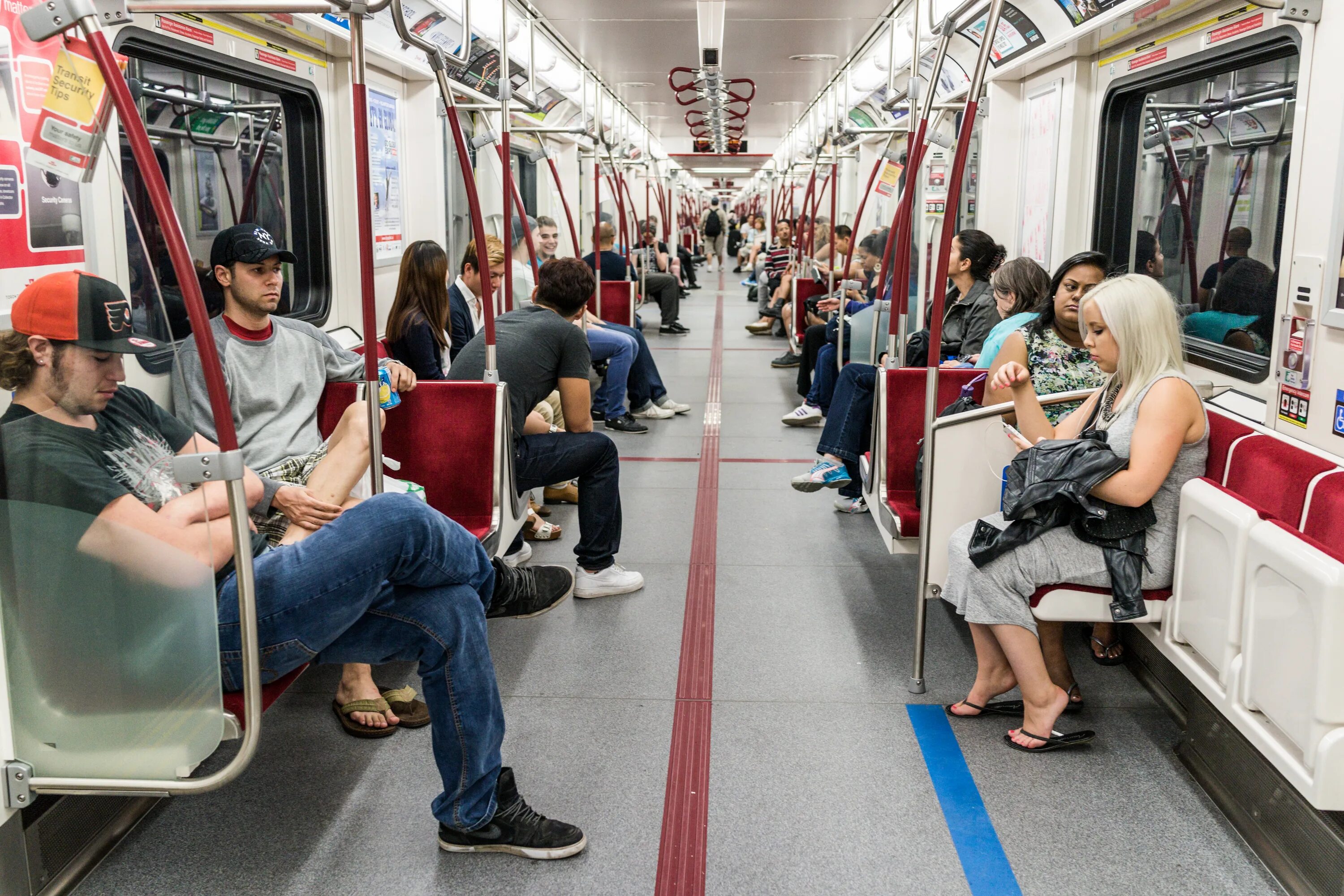 Subway station. Метро нью йорка. Nyc subway r211. Вагоны метро нью-йорка. Метро нью-йорка 2022.