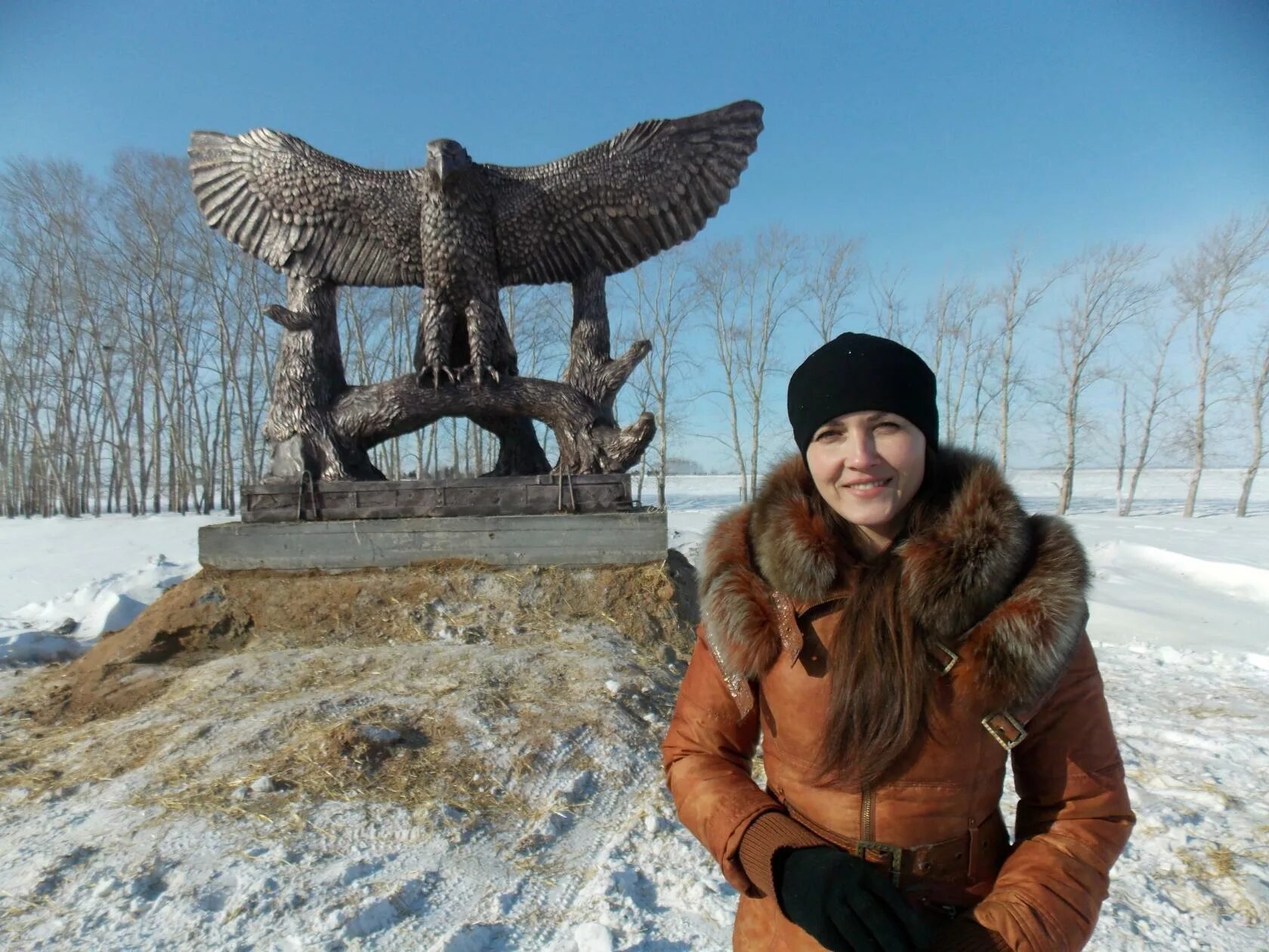 Погода лукьяновке одесского омской. Скульптуры Оксаны Бойко села Одесского Омской области.