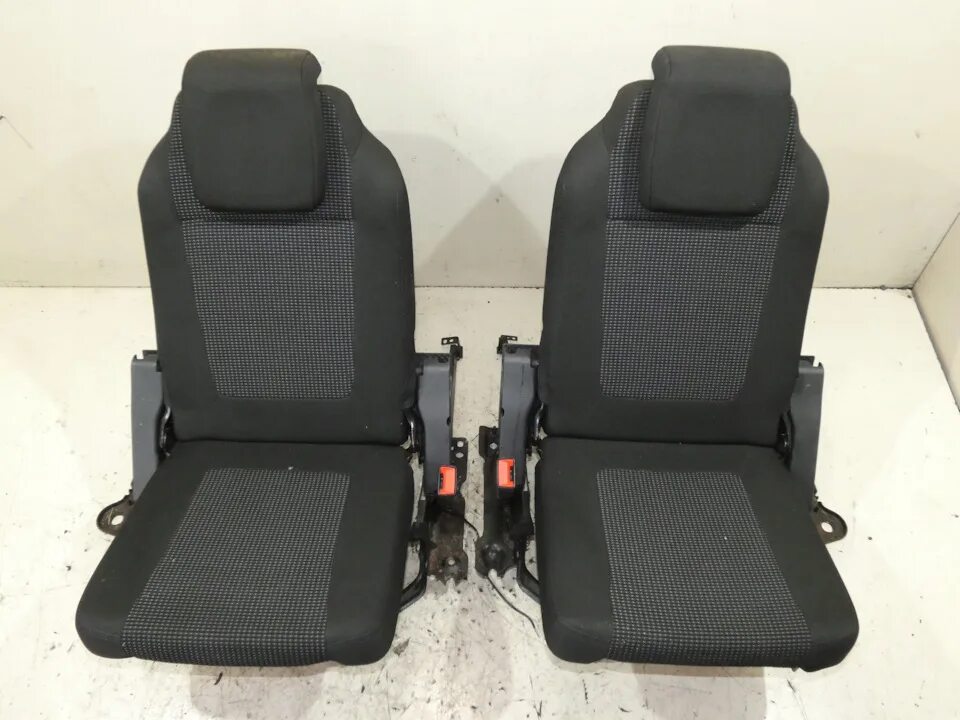 Пежо 5008 сиденья чёрные. Пежо 5008 третий ряд. Peugeot 5008 салон внутри. Peugeot 5008 interior. Пежо 5008 задний ряд.