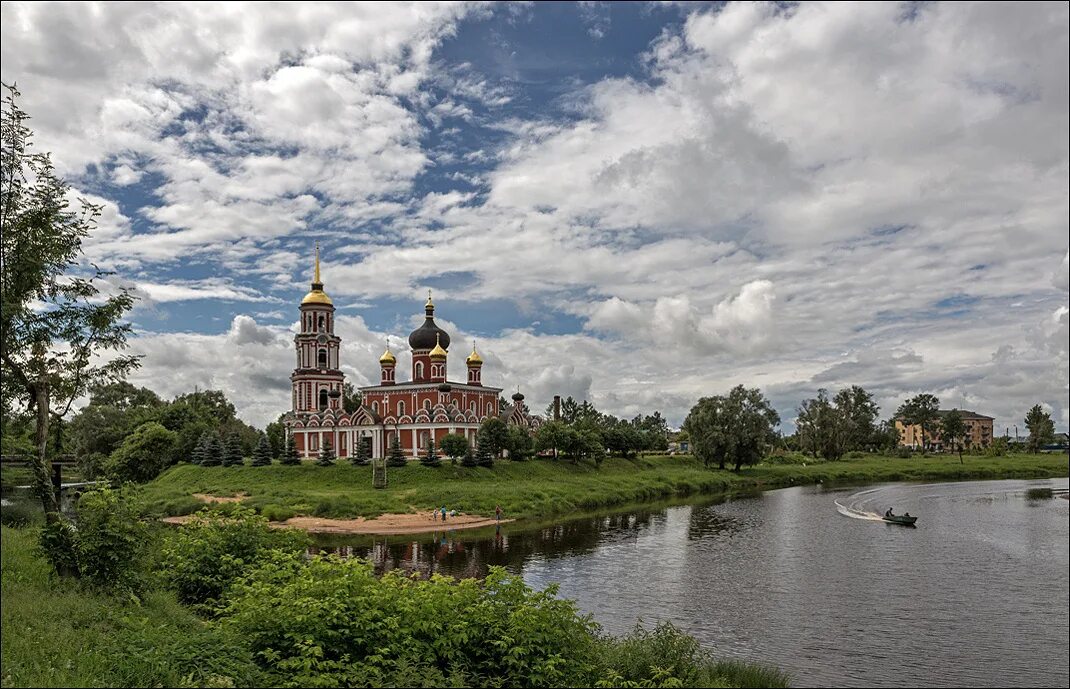 Фото русса. Старая Русса рельеф. Архитектура старой Руссы. Старая Русса 2000. Старая Русса пейзажи.