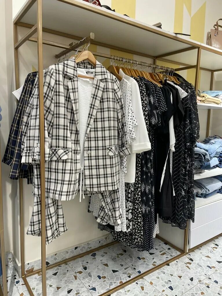 Чистопольская 66 казань. Гардероб казань чистопольская. Магазин женской одежды на чистопольской казань. Одежда чистополь. Одежда чистополь.