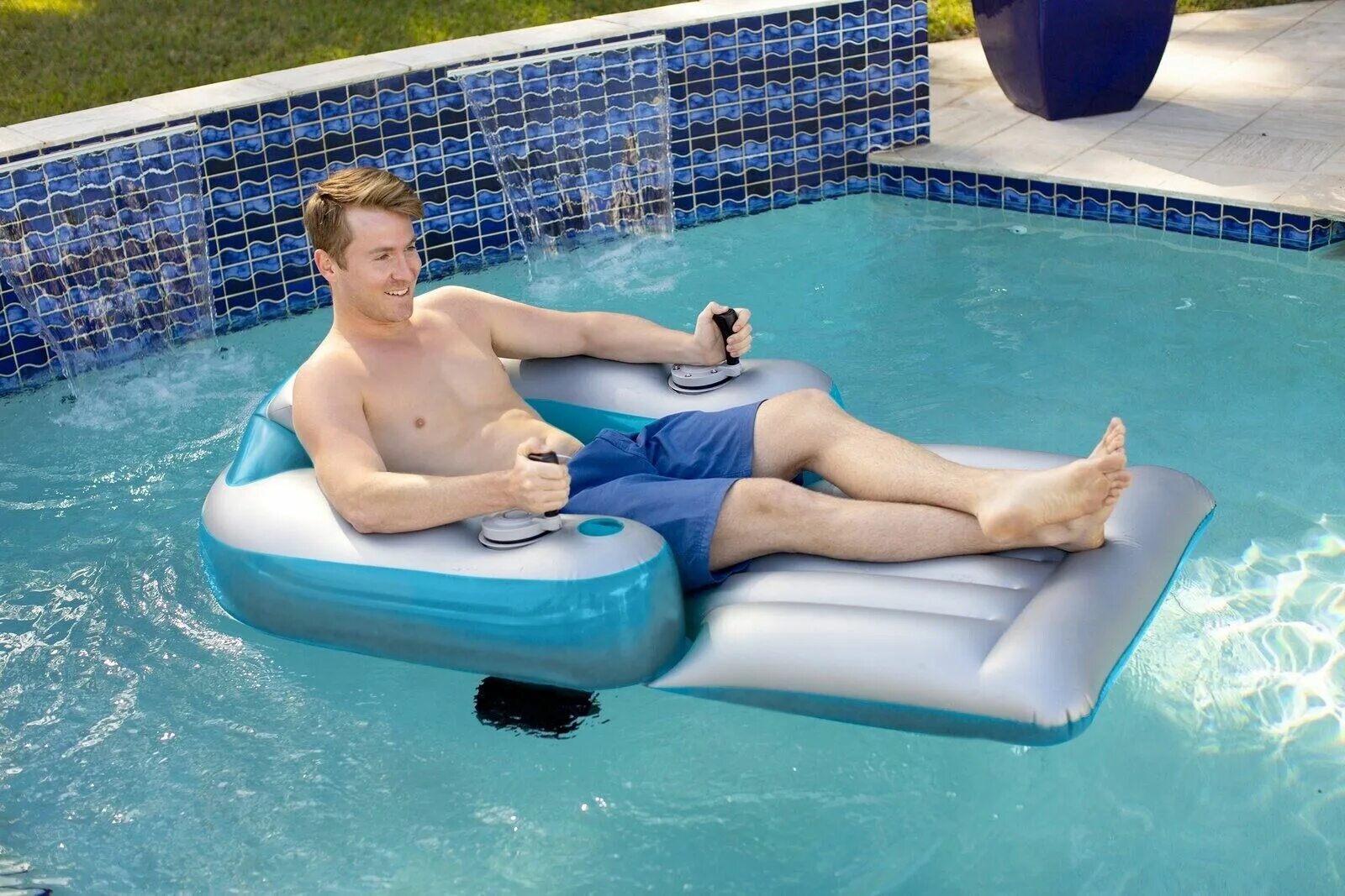 Motorized pool. Мужик на надувном матрасе. плавающие выходные. химчистка бассейна. 407th bsb motor pool fort bragg.