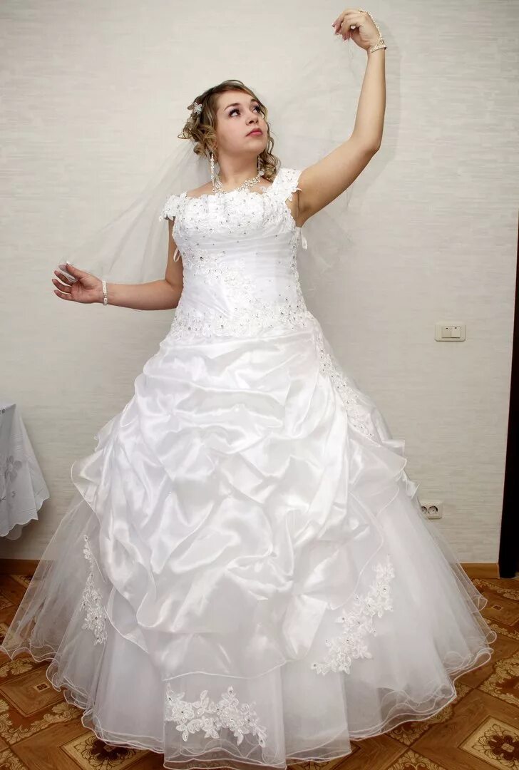Куплю платье бу. Домашнее свадебное платье. Свадебный платья домашних. Свадебное платье домашних условиях. Свадебные платья б у.