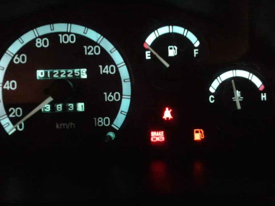Не горит лампочка уровня топлива. Дэу матиз лампочка бензина. daewoo nexia лампа резерва топлива. лампа бензина матиз 0.8. датчик уровня топлива матиз 08.